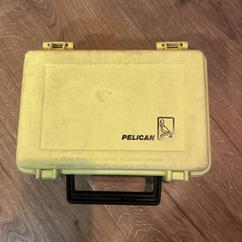 Pelicase yellow case with foam - case,